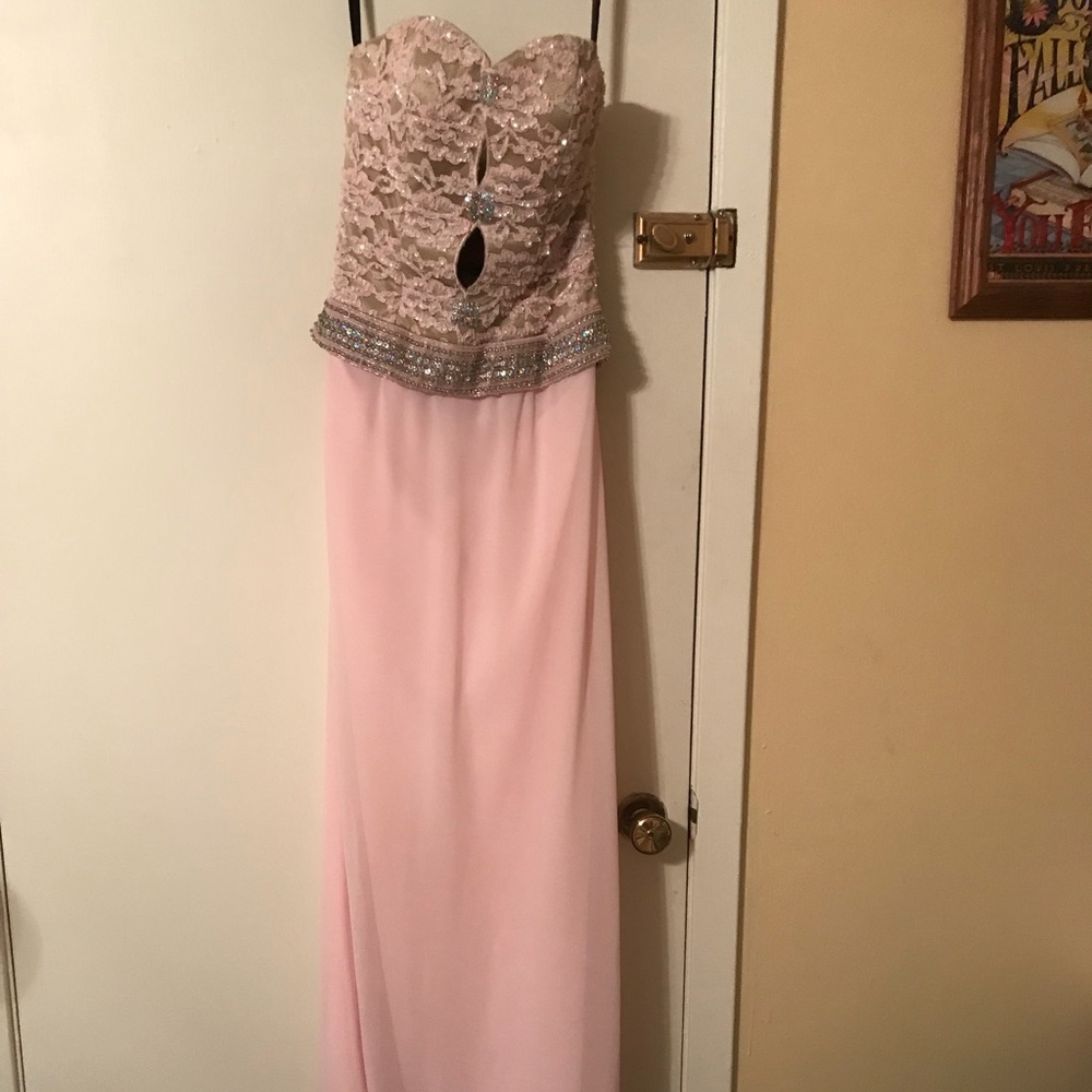 An Anna Scott formal dress. Size 2.